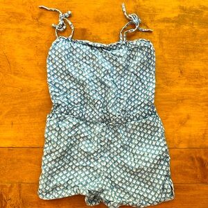 Girls medium Vineyard Vines tencel blue and white romper 10-12